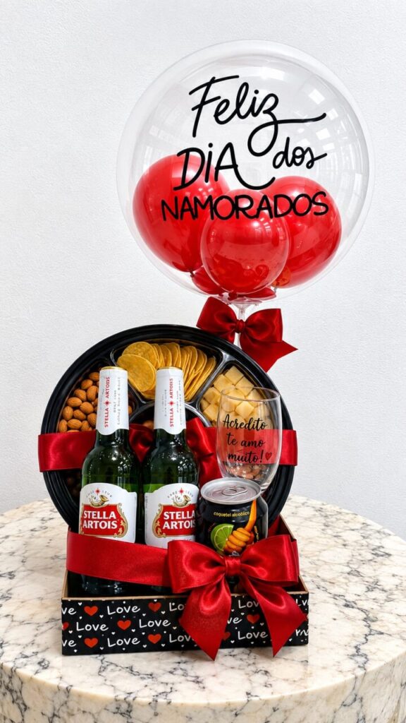 Caixa romântica ( vinho ou duas long necks de sua preferência, duas taças uma petisqueira) ideal para ocasiões românticas